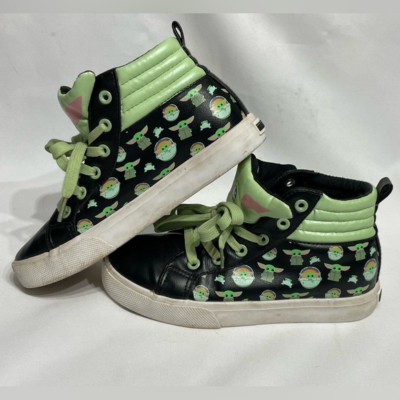 Youth size 3 Disney Mandelorian Grogu Baby Yoda high top sneakers great cond - Picture 2 of 8
